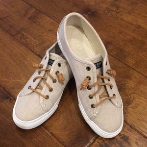 Sperry canvas cream sneaker